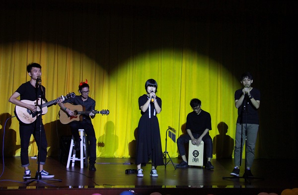 乐队演唱.jpg